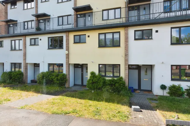 Photo 3 — Essex Close, Bordon