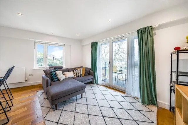 Bradley Road, London, SW4, photo 3