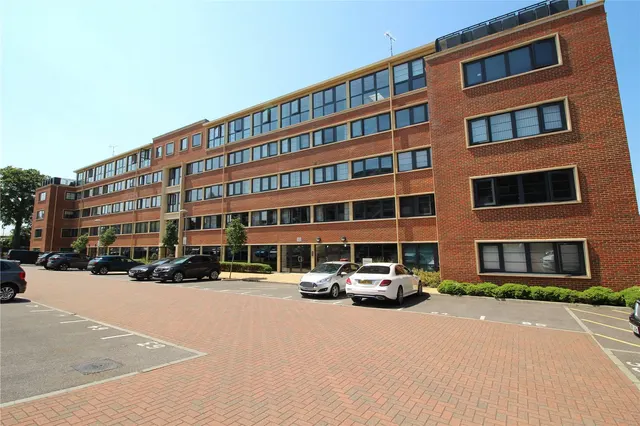 Kestrel Road, Farnborough, GU14, photo 1