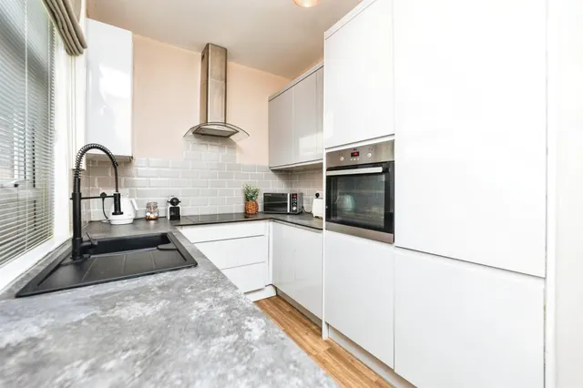 Victoria Road, Morley, LS27, photo 2