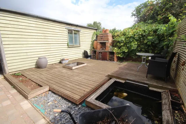 Glebe Road, Egham, photo 3