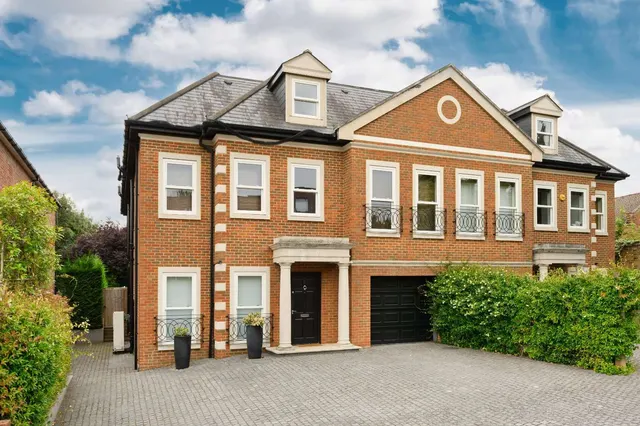 Warren Close, Esher, Surrey, KT10 9RU, photo 1