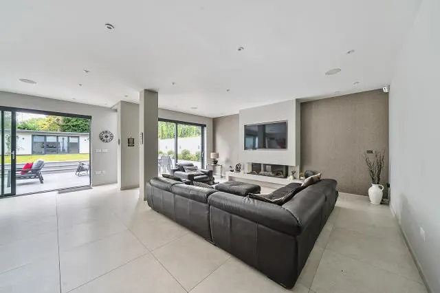 Wickliffe Avenue, London, N3, photo 3