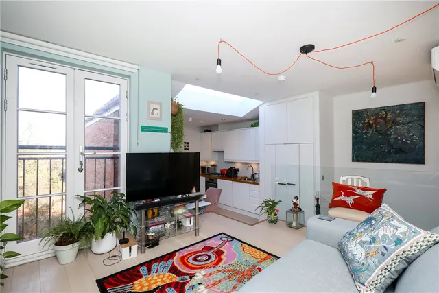 Hereford Road, London, W3, photo 1