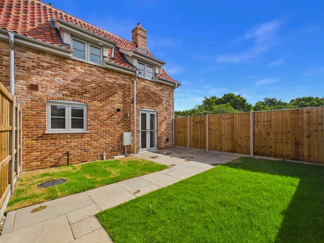 Nightingale Close, Knodishall, photo 1