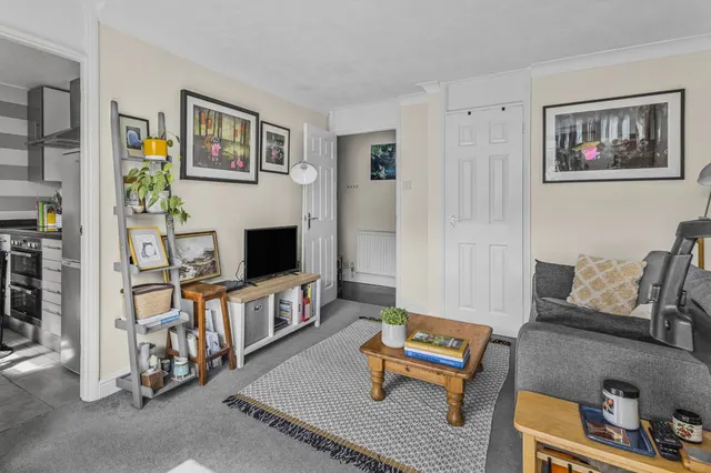 Kingfisher Drive, Guildford, GU4, photo 3