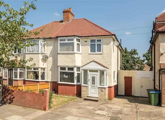Montcalm Road, Charlton, SE7, photo 1