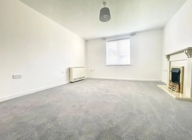 Photo 3 — Lloyd Close, Cheltenham, GL51