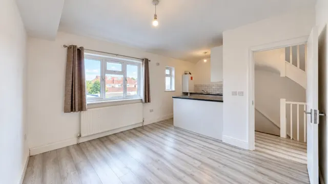 Costons Lane, Greenford, UB6, photo 3