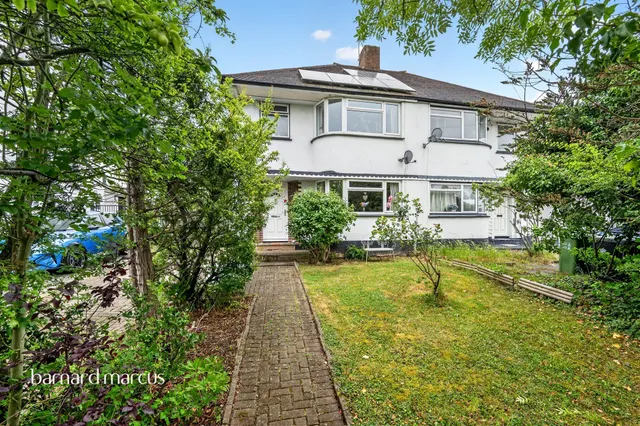 Barnfield, New Malden, photo 1