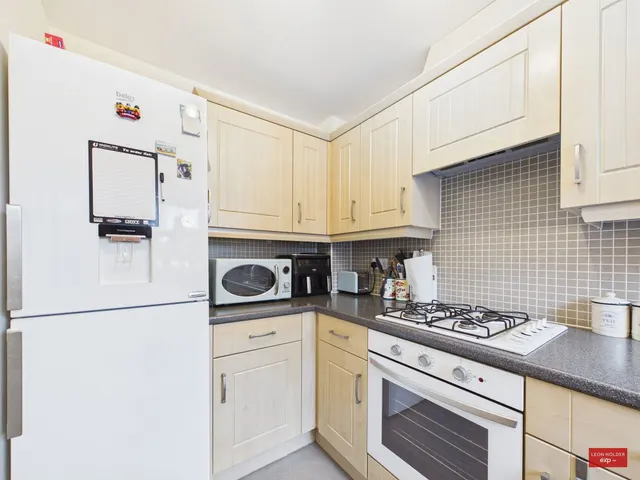 Aldergrove Kingsway, Quedgeley, GL2, photo 2