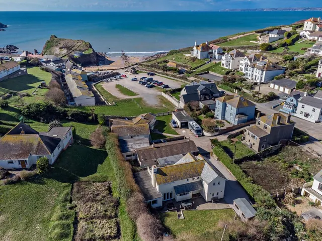 Photo 3 — Hope Cove, Kingsbridge, Devon, TQ7 3HG