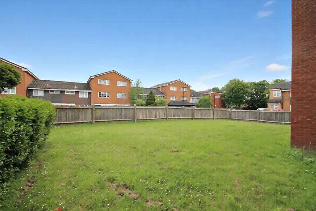 Hendren Close, Greenford, UB6, photo 2