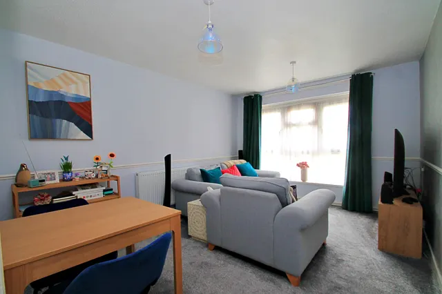 Hendren Close, Greenford, UB6, photo 3