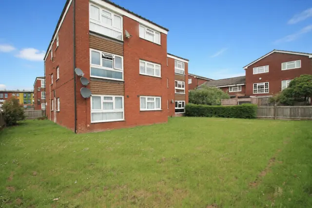 Hendren Close, Greenford, UB6, photo 1