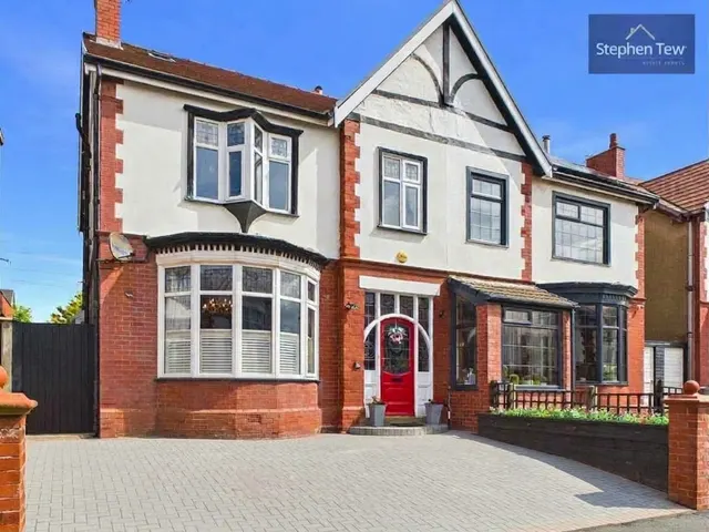 Arundel Avenue, Bispham, FY2, photo 1