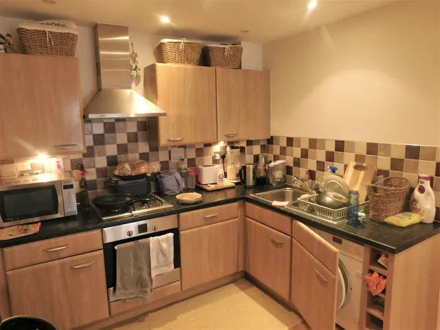 Photo 3 — Taywood Road, Northolt, Greater London, UB5 6GF