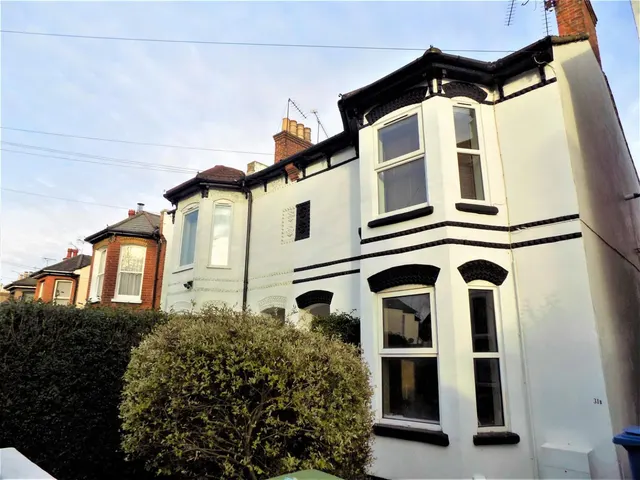 Cambridge Road, Aldershot, photo 1