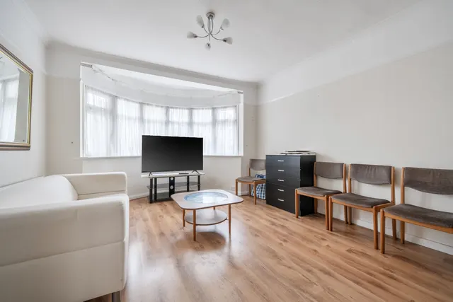 Photo 3 — Connaught Avenue, East Barnet, Barnet, Greater London, EN4 8PN