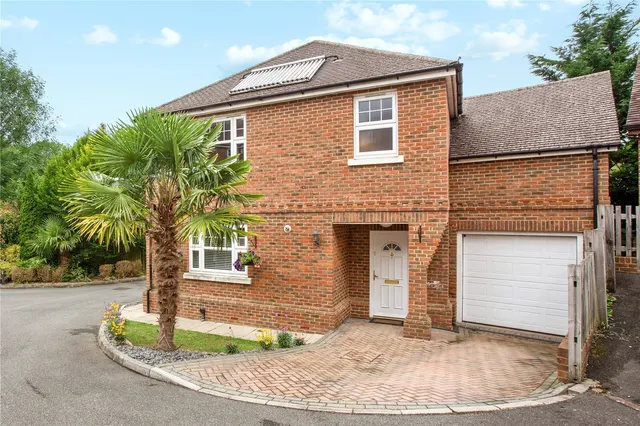 Churchview Close, Caterham, CR3, photo 1