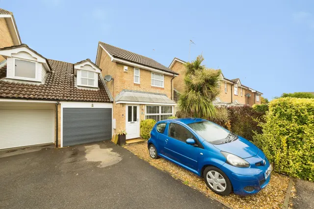 Wheeler Road, Maidenbower, RH10, photo 1