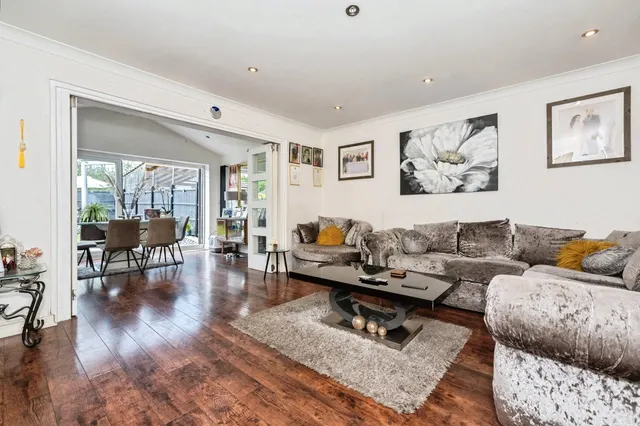Photo 3 — Southwell Close, Chafford Hundred, Grays, Essex, RM16