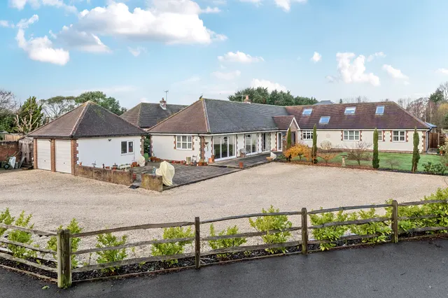 Highground Lane, Barnham, PO22, photo 1