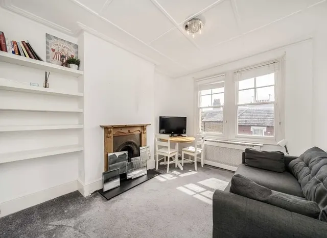 Photo 2 — Garfield Road, Clapham Common North Side, SW11