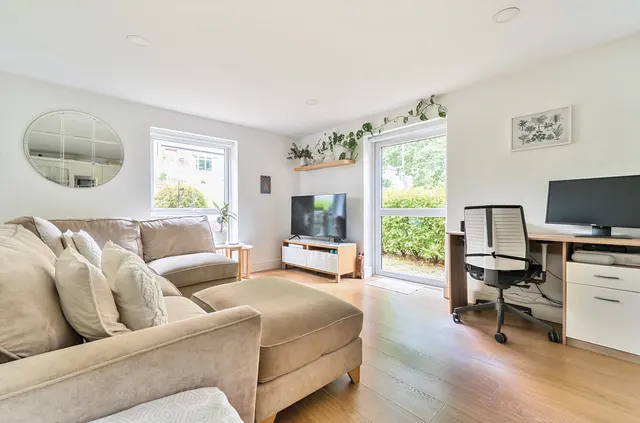 Catteshall Lane, Godalming, GU7, photo 3