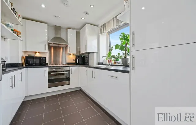 Photo 3 — Pearmain House, 16 Apple Grove, HA2
