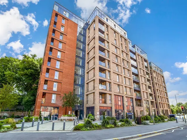 Marketfield Way, Redhill, RH1, photo 1