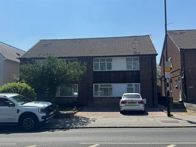 Tennison Road, London, photo 1