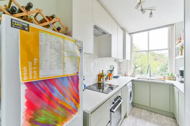 Photo 3 — Flat 4, 14 Greville Place, London