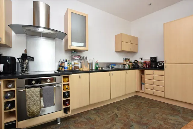 Cavendish Court, Drighlington, BD11, photo 2