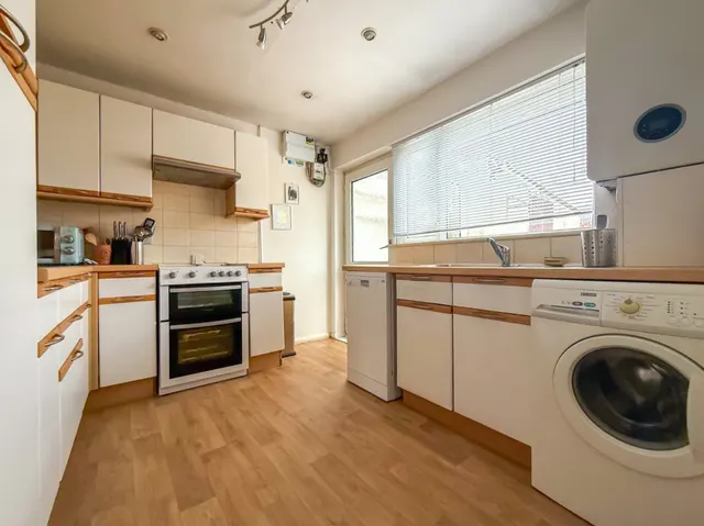 Southfield Road, Nailsea, BS48, photo 3
