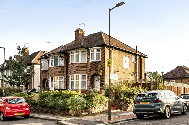 High Road, Whetstone, N20 9PJ, photo 1
