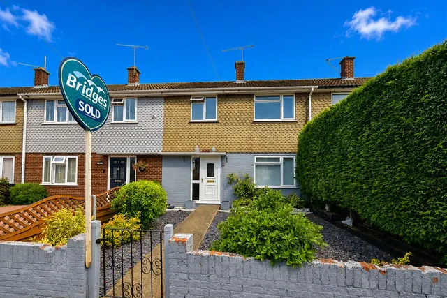 Potters Crescent, Ash, Surrey, GU12 6AY, photo 1