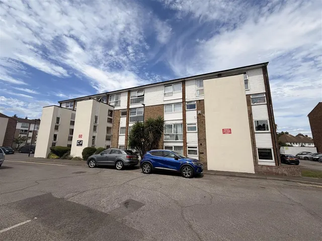 Hedge Lane, London N13 5SX, photo 1