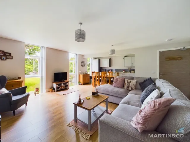 Apartment 2 Miller House, 2a Church Road, photo 1