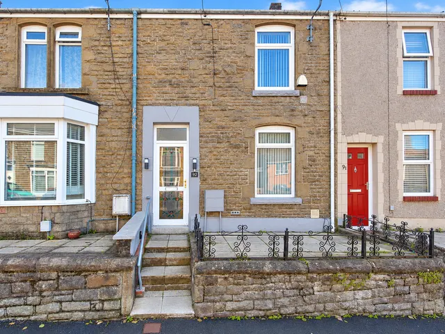 Robert Street, Manselton, photo 1