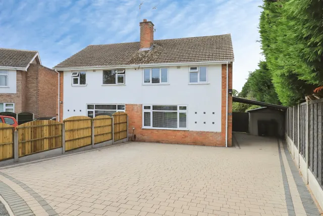 Cedar Crescent, Kidderminster, DY11, photo 1