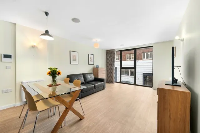 Ratcliffe Cross Street, London, E1, photo 2