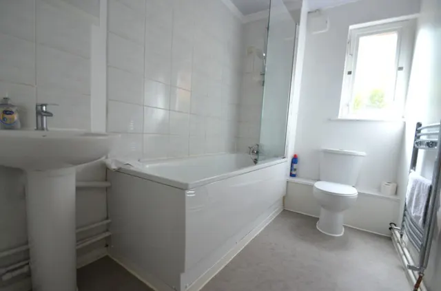 Beauclerk Close, Feltham, photo 3
