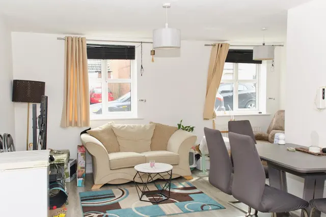 Photo 3 — Kepwick road, Hamilton, Leicester, LE5