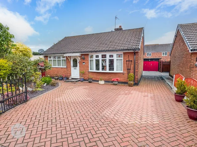 Wigshaw Lane, Culcheth, Warrington, WA3 4LY, photo 1