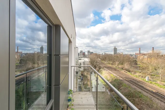 Photo 2 — Gwynne Road, Battersea, SW11