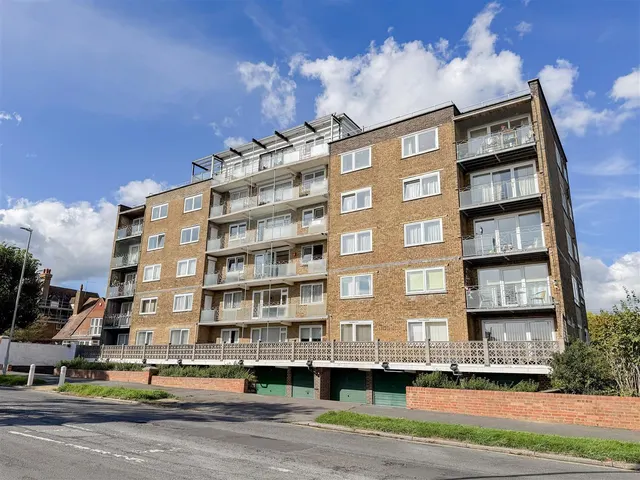 Sutherland Avenue, Bexhill-On-Sea, TN39 3QT, photo 1