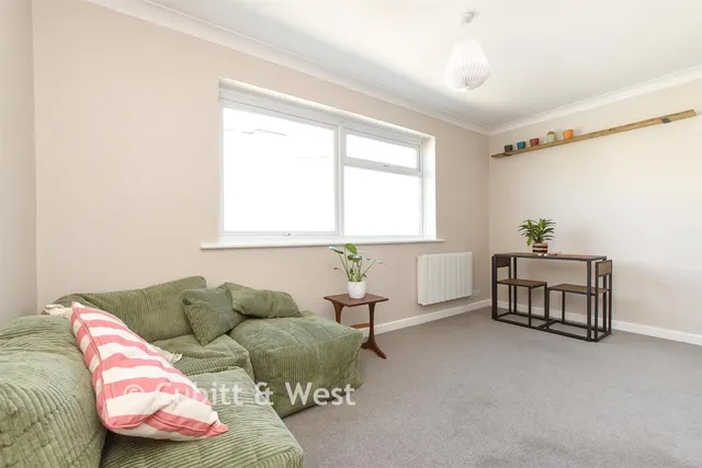 Leslie Road, Dorking, RH4, photo 2