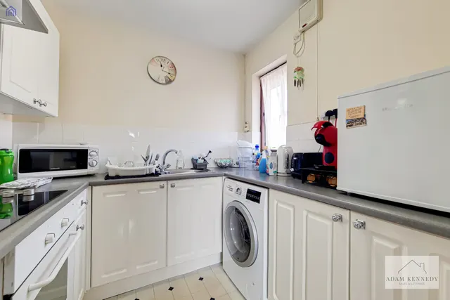 Photo 3 — 90 Hickory Close, Edmonton, London, N9 7PZ