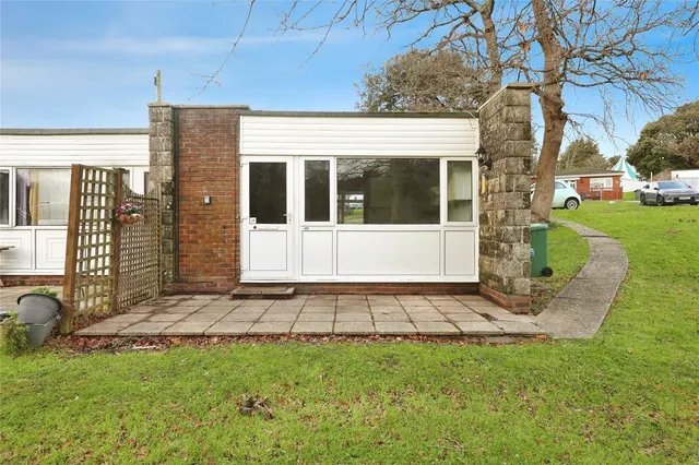 Cockleton Lane, Cowes, PO31, photo 1